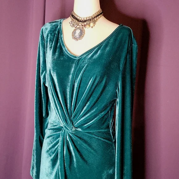 Long Sleeve Velvet Feeling V-neck Midi Dress - Picture 2 of 8